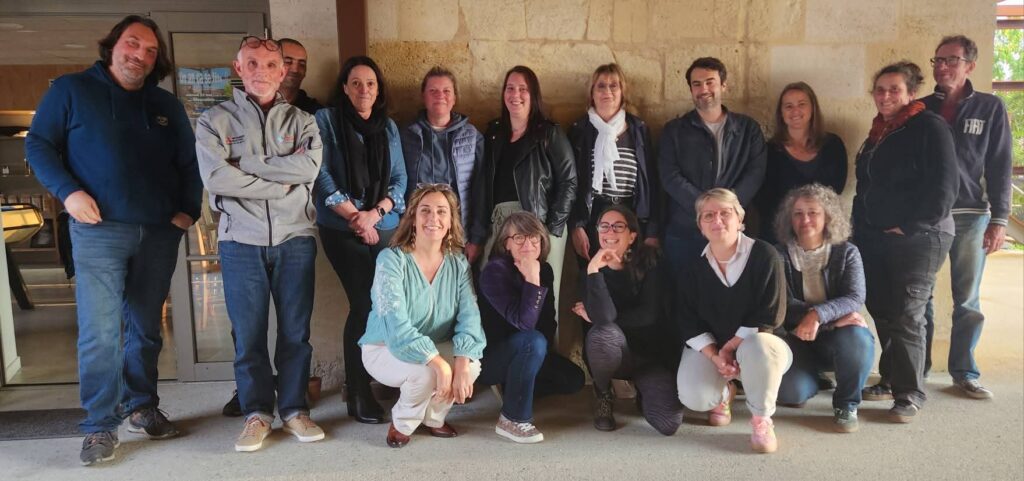 Les membres du club UNICLAV réunis pour une photo de groupe